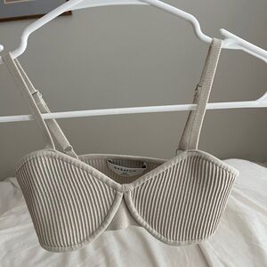 Babaton Aritzia bra top